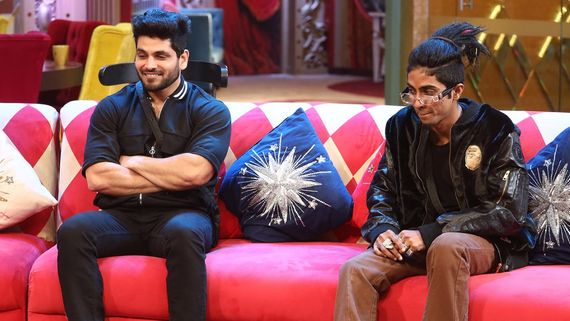 Six Pack Ban...: Shiv Thakare's REACTION To Bigg Boss 16 Winner MC Stan's Instagram Live Is Unmissable