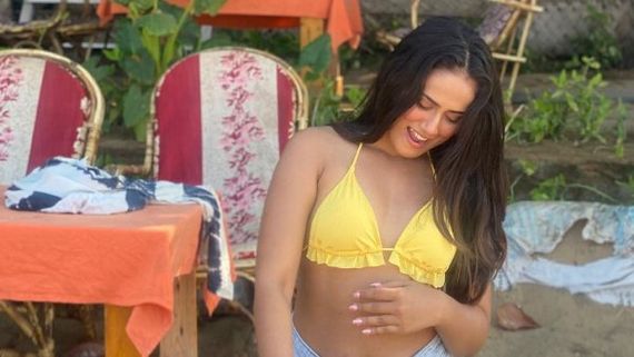 After Trolling Nimrit's Game In Bigg Boss, Her Choti Sarrdaarni Co-Star Rutuja Sawant Stuns In Yellow Bralette