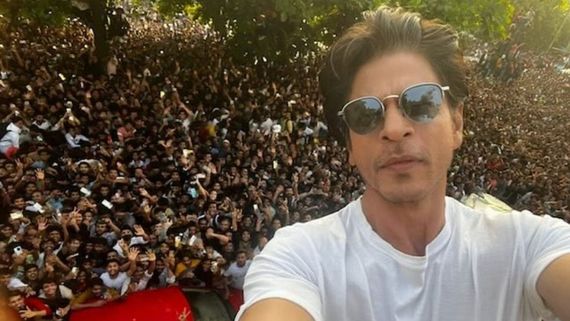 Two men manage to enter Shah Rukh Khan's bungalow by scaling the wall, held
