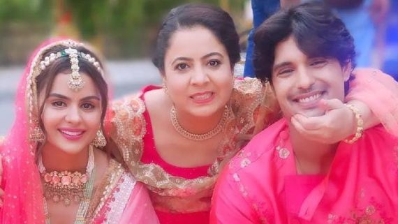 Priyanka Choudhary & Ankit Gupta’s Throwback Wedding Pic From Udaariyaan Sets Is Sheer Love
