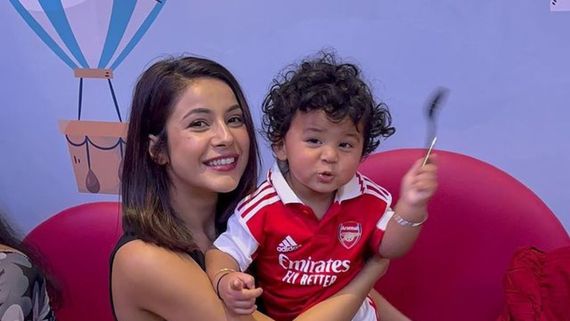 Uske Per Par...: Concerned Fans Notice Shehnaaz Gill's Injury As She Attends Bharti Singh's Son's Birthday