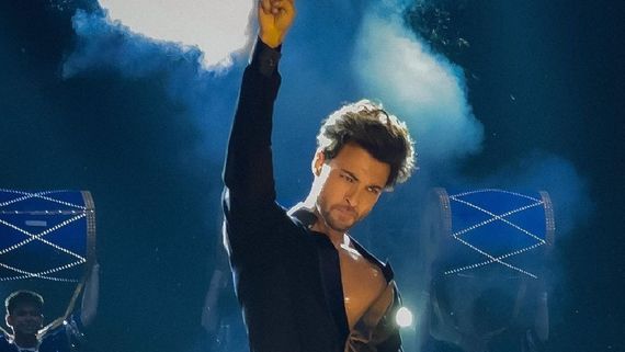 Aayush Sharma Burns The Dance Floor With His Electrifying Moves At Dabangg Tour performance in Kolkata 