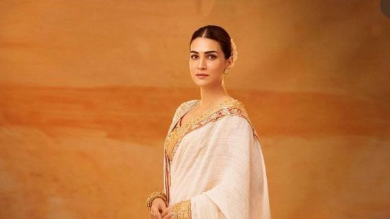 Kriti Sanon Viral Video: When Adipurush Actress Turned Into Janaki During Trailer Launch- Here's What Happened