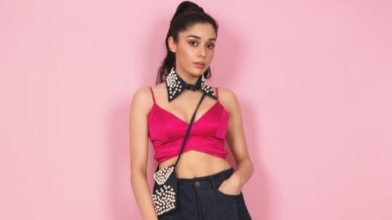 This Street Style Look Of Eisha Singh Is Perfect Blend Of Chic & Classy- See PIC