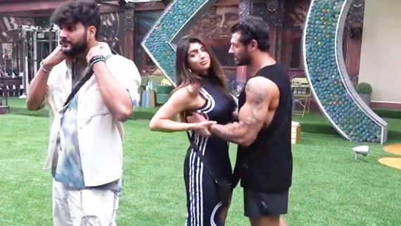 SHOCKING | Jad Hadid Touches Akanksha Puri Forcibly On Bigg Boss OTT 2: Fans Feel ‘Salman Should Warn Him’