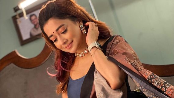 Tina Datta Calls Herself ‘Common Woman’ As She Travels In An Auto Rickshaw With Friend: VIRAL VIDEO