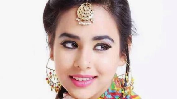 Udh Di Phiran Singer, Sunanda Sharma Spends Time With Her Cutest Fans! 
