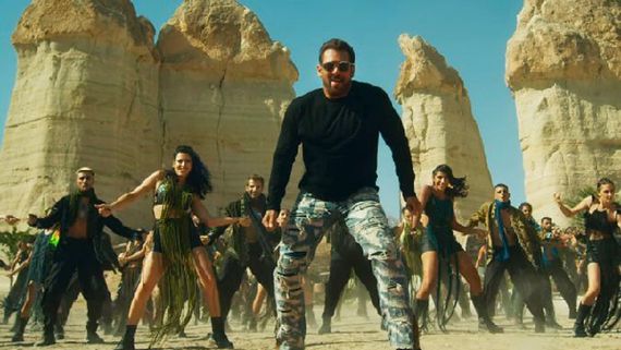 Salman Khan's 'Leke Prabhu Ka Naam' is out! Netizens hail the swag of the superstar