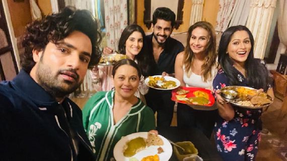 Manasi Joshi Roy Has A Group Called ‘What’s In Your Dabba?’ With Her Kyunki Saas Maa Bahu Beti Hoti Hai Cast