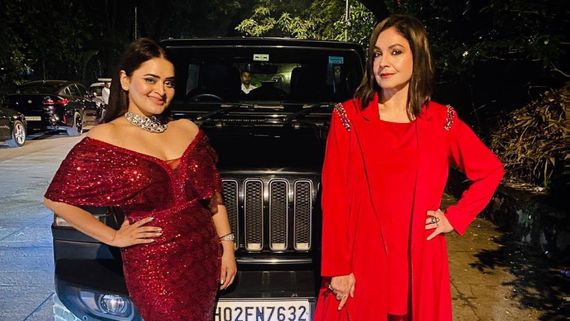 Bigg Boss OTT 2 Finale: Mahesh Bhatt Kisses Pooja Bhatt After Eviction. Did She Taunt Fukra Insaan?