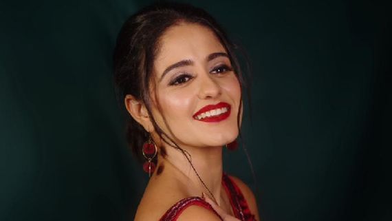 In Pics: Ayesha Singh Is A Sight To Behold In Her Gorgeous And Effervescent Backless Red Outfit