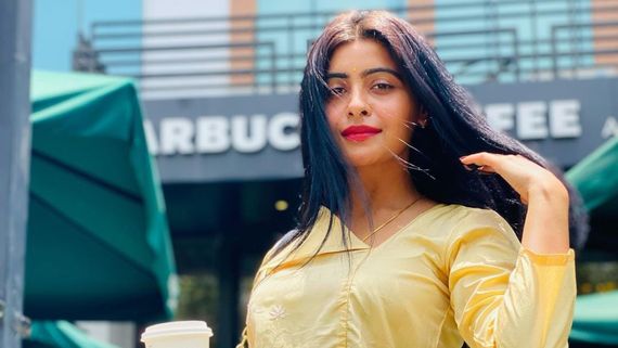 Diwali EXCLUSIVE | Keh Doon Tumhei Star Yukti Kapoor On Celebration In Hometown & Childhood Memories