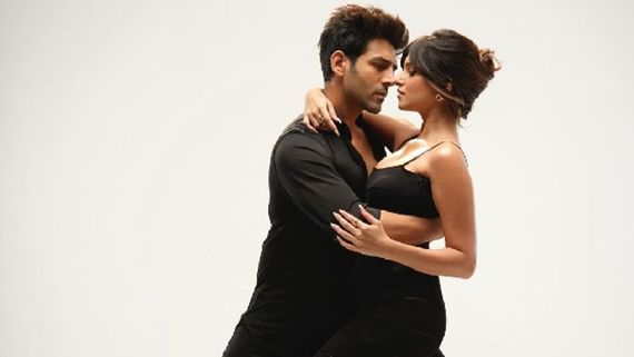 Kartik Aaryan Sets Internet On Fire As He Shares A Pic In Black Outfit; Fans Call Him 'Hottest Man Alive'