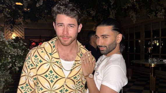 Orry Does His Iconic Pose With Nick Jonas At A Party; Netizens Joke, 