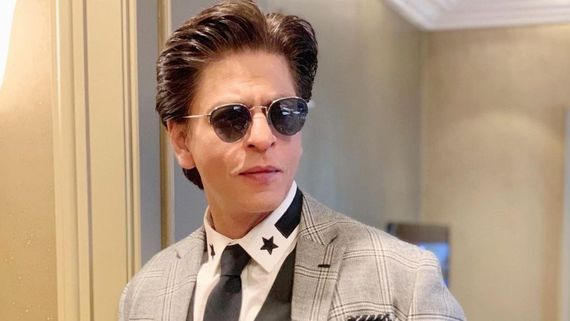 Anand Pandit Daughter Reception: SRK Not OK? King Khan Spotted Limping In Viral Video; Raises Concern