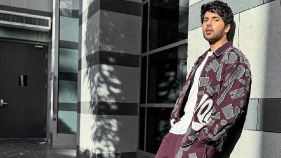 Video: Singer-Songwriter Armaan Malik Sets Mumbai A Glow With His Epic Musical Performance