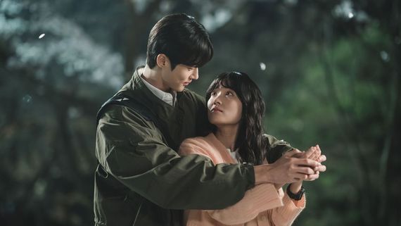 Lovely Runner Episodes With English Subtitles: Where & How To Watch Full Episodes In English? DEETS