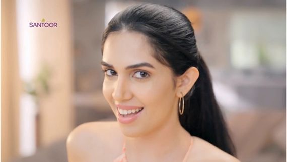 Indian Supermodel Sasha Merchant Radiates Freshness As The New Face Of Santoor