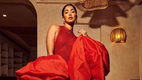 Pooja Looks Spectacular In Shimmering Halter Neckline Gown