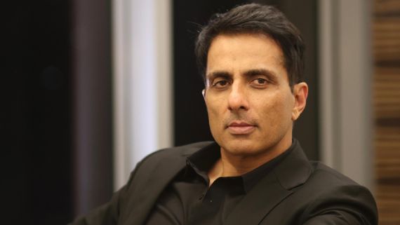 Sonu Sood Meets Fans Outside His House At Midnight As They Gather To Seek Help Post WhatsApp Block Hiatus