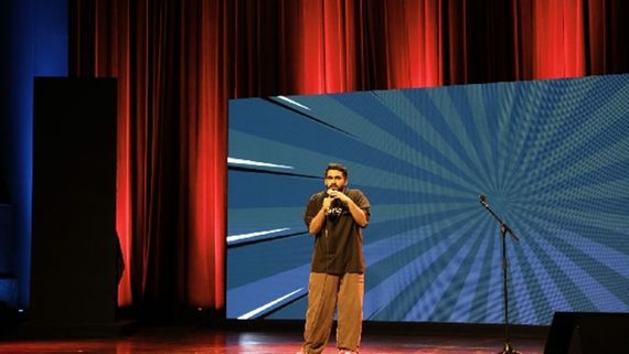 Viraj Ghelani Captivates Mumbai With Stand-Up Comedy Debut