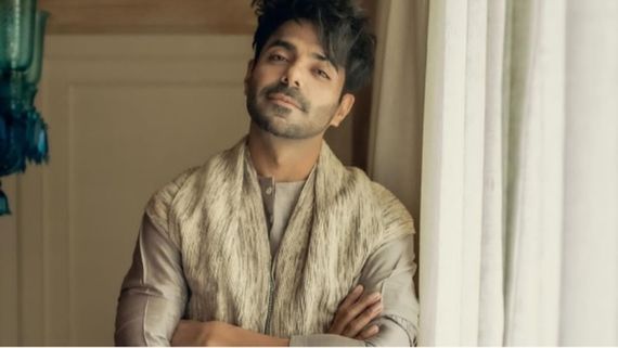 Aparshakti Khurana Breaks Gender Stereotypes Posing While Wearing ‘Girls’ Best Friend’, WATCH Video