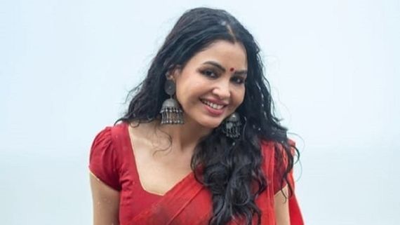 Bhabiji Ghar Par Hain: Shubhangi Atre's Monsoon Photoshoot Goes Viral As She Turns Into Babe