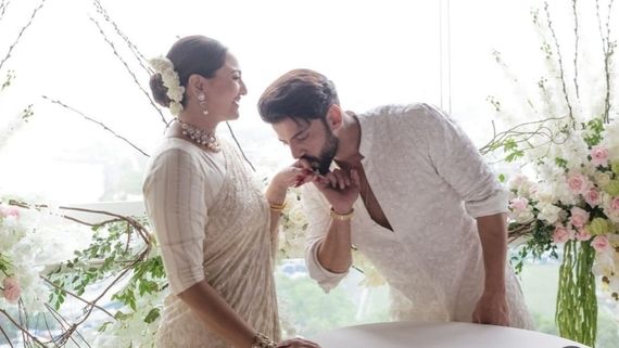 Sonakshi Sinha Makes Us Go 'Aww' With Her Phone Wallpaper Ft. Her With Hubby Zaheer Iqbal; See PIC