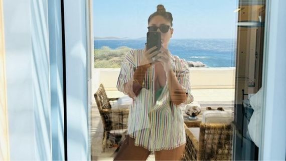Kareena Kapoor Makes Us Envious Of Her Monday Dropping Selfie From Her Beach Vacay, Can You Guess Where Is It?