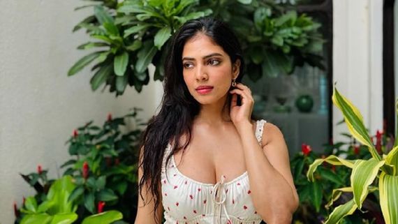 “Malavika’s Entry Is One To Give You Goosebumps Maaaaan!”, Say Netizens About Malavika Mohanan In The Trailer 