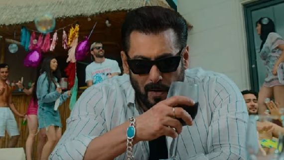 Payal Dev New Song 'Agni': Salman Khan Cameo's In Nephew Ayaan Angihotri's Party Chartbuster | WATCH