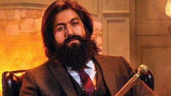 Yash's Surprise Mall Visit Sparks Massive Fan Frenzy. Netizens Chant 'Rocky Bhai'- VIDEO