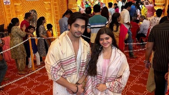 Chhathi Maiyya Ki Bitiya Actors Ashish Dixit and Brinda Dahal Visit Andhericha Raja To Pray For The Show