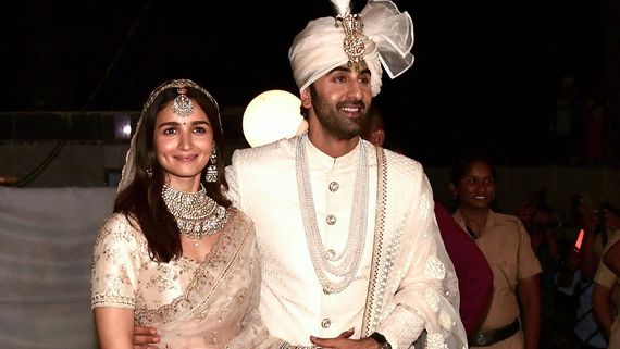 Alia Bhatt Officially Changes Surname Post-wedding To Ranbir Kapoor, Is It Kapoor Or Bhatt Kapoor? Find Out!
