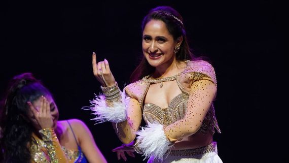 IIFA 2024: Khel Khel Mein's Pragya Jaiswal Captivates With Her Performance, 