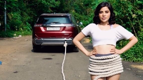 Urfi Javed's Viral Reel Crosses 50M Views In Under 24 Hours, Samantha Ruth Prabhu's Reaction Says It All