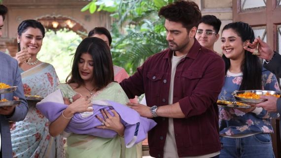 Yeh Rishta Kya Kehlata Hai Written Update November 13: Ruhi Regains Consciousness; What Will She Do With Abhir