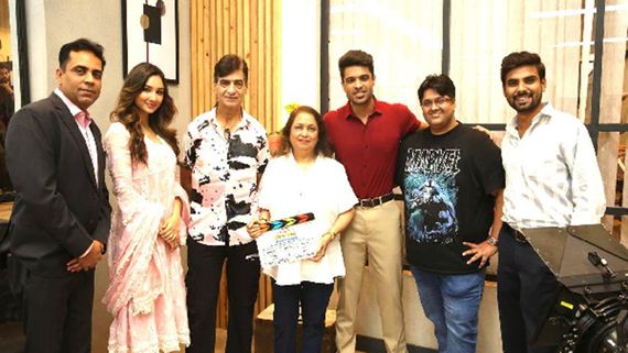Aman Indra Kumar, Paresh Rawal And Akansha Sharma Commence Shooting For A Rom-Com Tera Yaar Hoon Main 