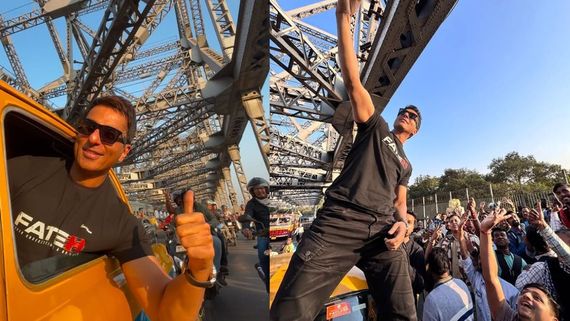 Sonu Sood Promotes Fateh In Kolkata: A Heartfelt Connection With Fans- See PICS