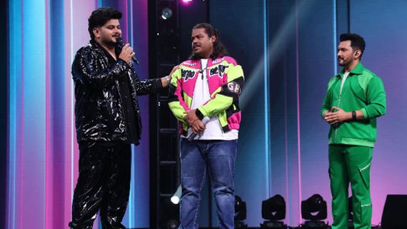 Indian Idol 15 New Episode: Vishal Mishra Reflects His Journey On Indian Idol 2024 stage, Hugs Priyangshu
