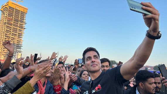 Sonu Sood REACTS As Fans Sport Fateh T-shirts In Ahmedabad Marathon For #DrugFreeFuture