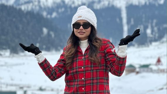 Manisha Rani Explores The Winter Wonderland Of Kashmir