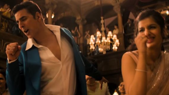Sky Force: After Airlift, Nimrat Kaur & Akshay Kumar Win Heart With Their Chemistry In 'Rang' Song