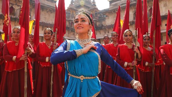 Vandana Ho Marks Amruta Khanvilkar's Grand Start To The New Year!