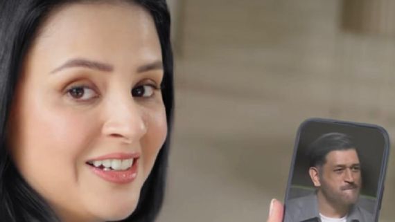 MS Dhoni & Wife Sakshi Singh's Playful Banter Makes Fans Go AWW- Video