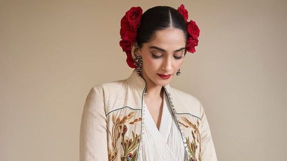 Sonam Kapoor Gets Emotional As She Walks The Ramp Honouring Rohit Bal's Legacy At Fashion Event