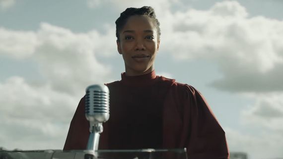 New 'Mickey 17' Clip Shows Robert Pattinson And Naomi Ackie's Characters' Relationship 