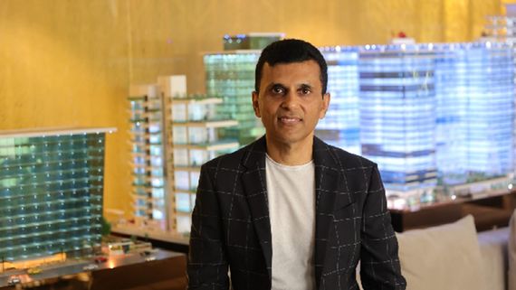Anand Pandit: 