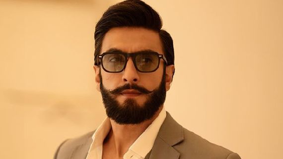 Ranveer Singh's Casual Spotting Amid Shoot Creates Hysteria; Fans Frenzy Over Catching A Glimpse