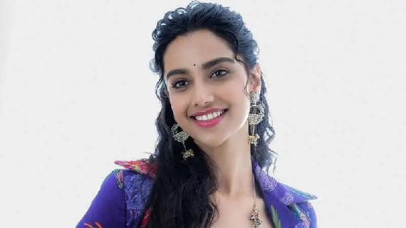 Meenaakshi Chaudhary Emerges As Director’s Favorite In South Cinema, Replaces Sreeleela in Big Films